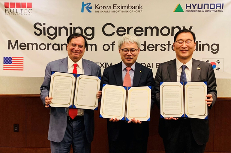 Hyundai E&C, Holtec, and KEXIM sign MOU for SMR support. (From Left) Holtec President and CEO Dr. Kris Singh; KEXIM President and Chairman Yoon Hee-sung; Hyundai E&C President Yoon Young-joon pose for a commemorative photo after the MOU signing ceremony in Washington, D.C., U.S., on April 25th.